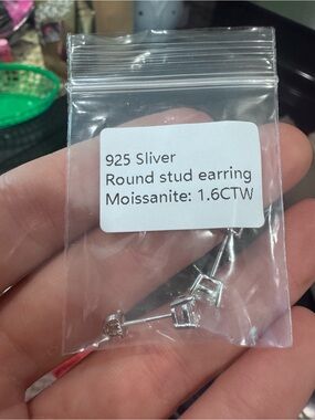 925 Silver Moissanite Round Stud Earrings - Clear/Silver